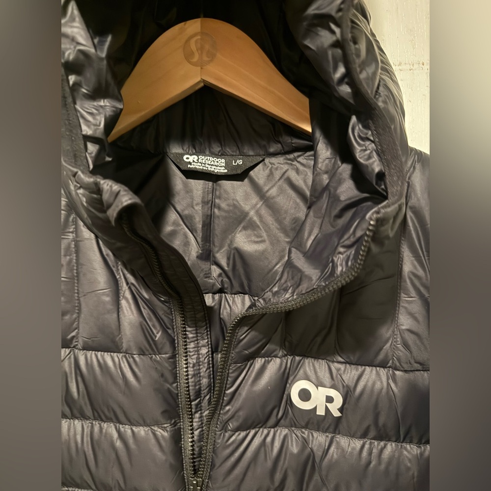 OR (OUTDOOR RESEARCH Black Puffer Jacket - Picture 4 of 6